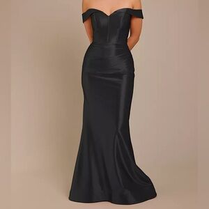 Elegant strapless satin gown